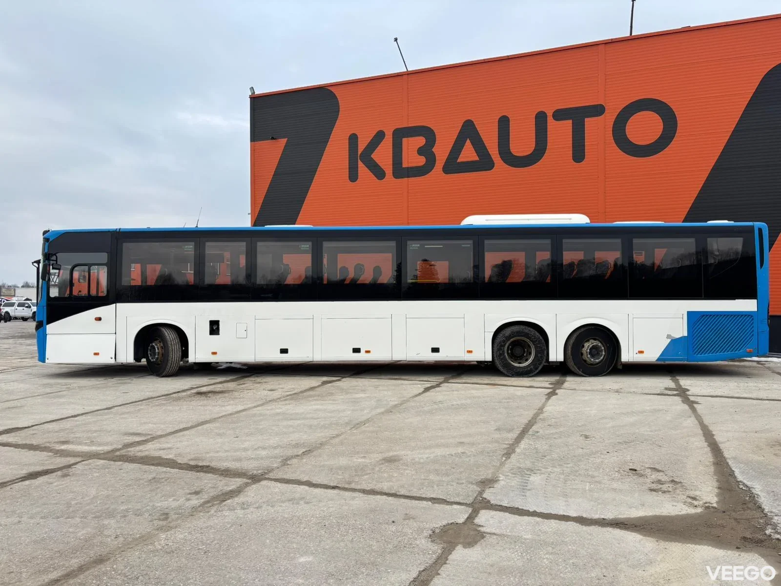 Volvo B8R AC / AUXILIARY HEATING / WHEELCHAIR LIFT 240kW