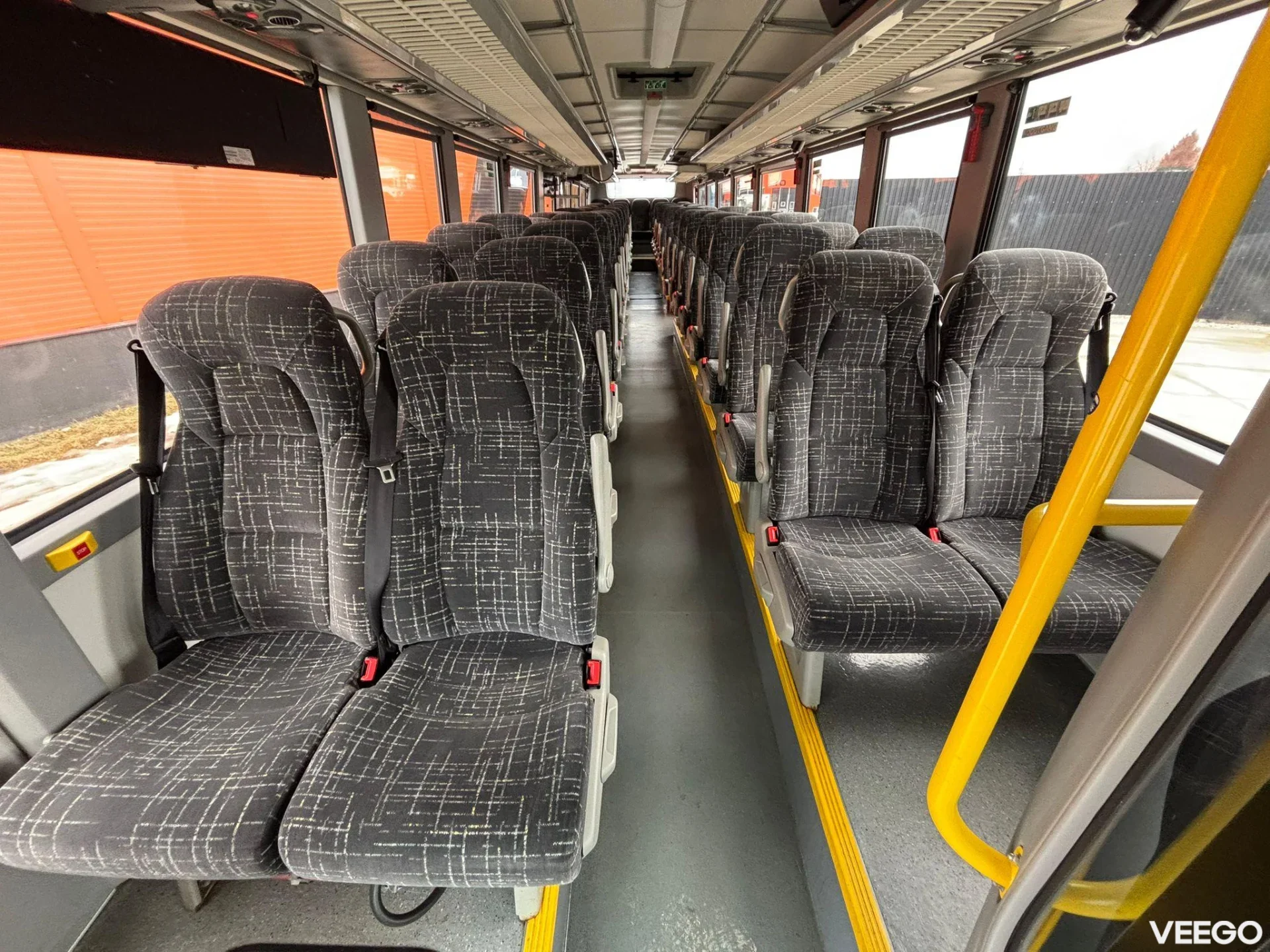 Volvo B8R AC / AUXILIARY HEATING / WHEELCHAIR LIFT 240kW