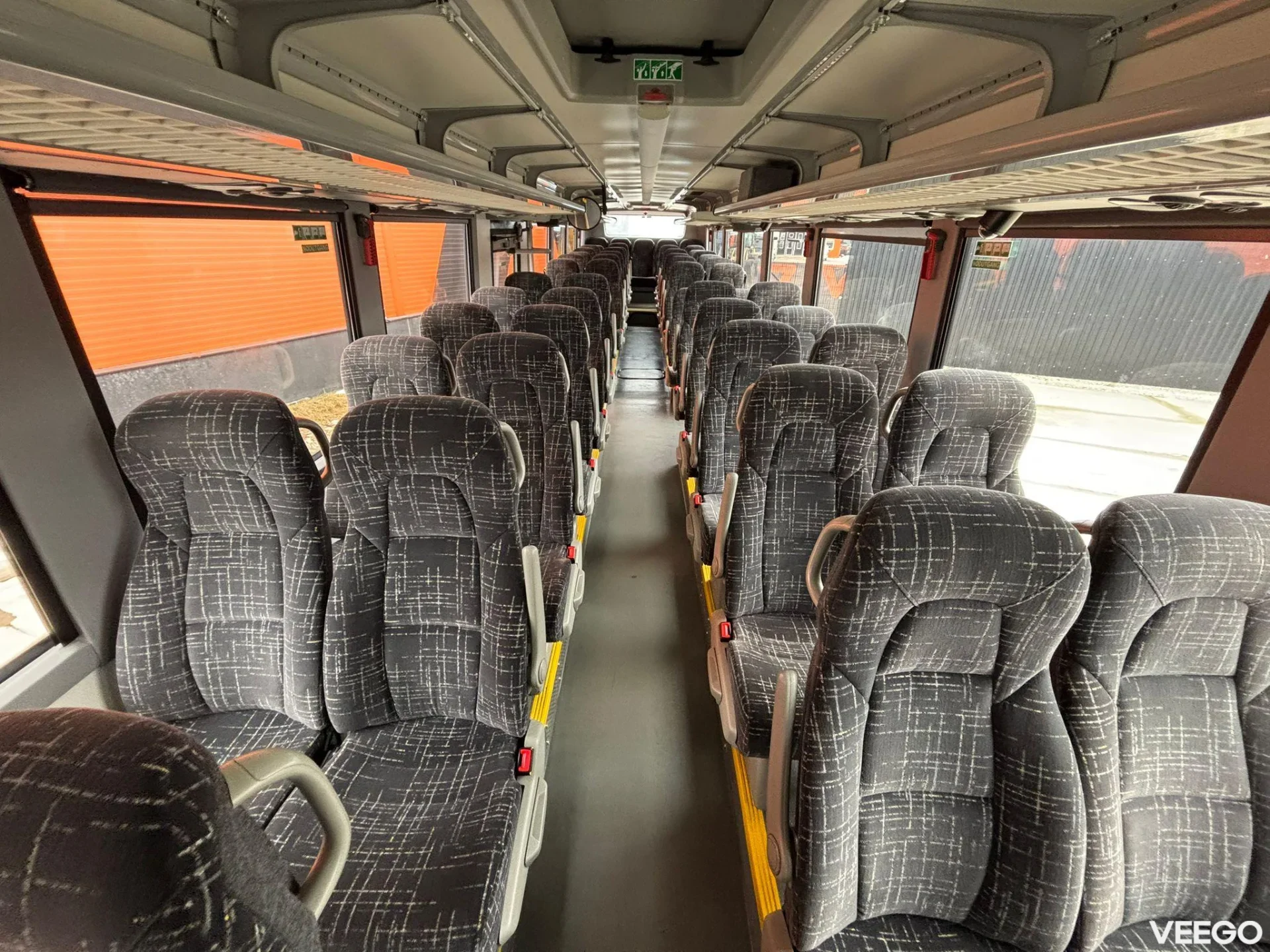 Volvo B8R AC / AUXILIARY HEATING / WHEELCHAIR LIFT 240kW