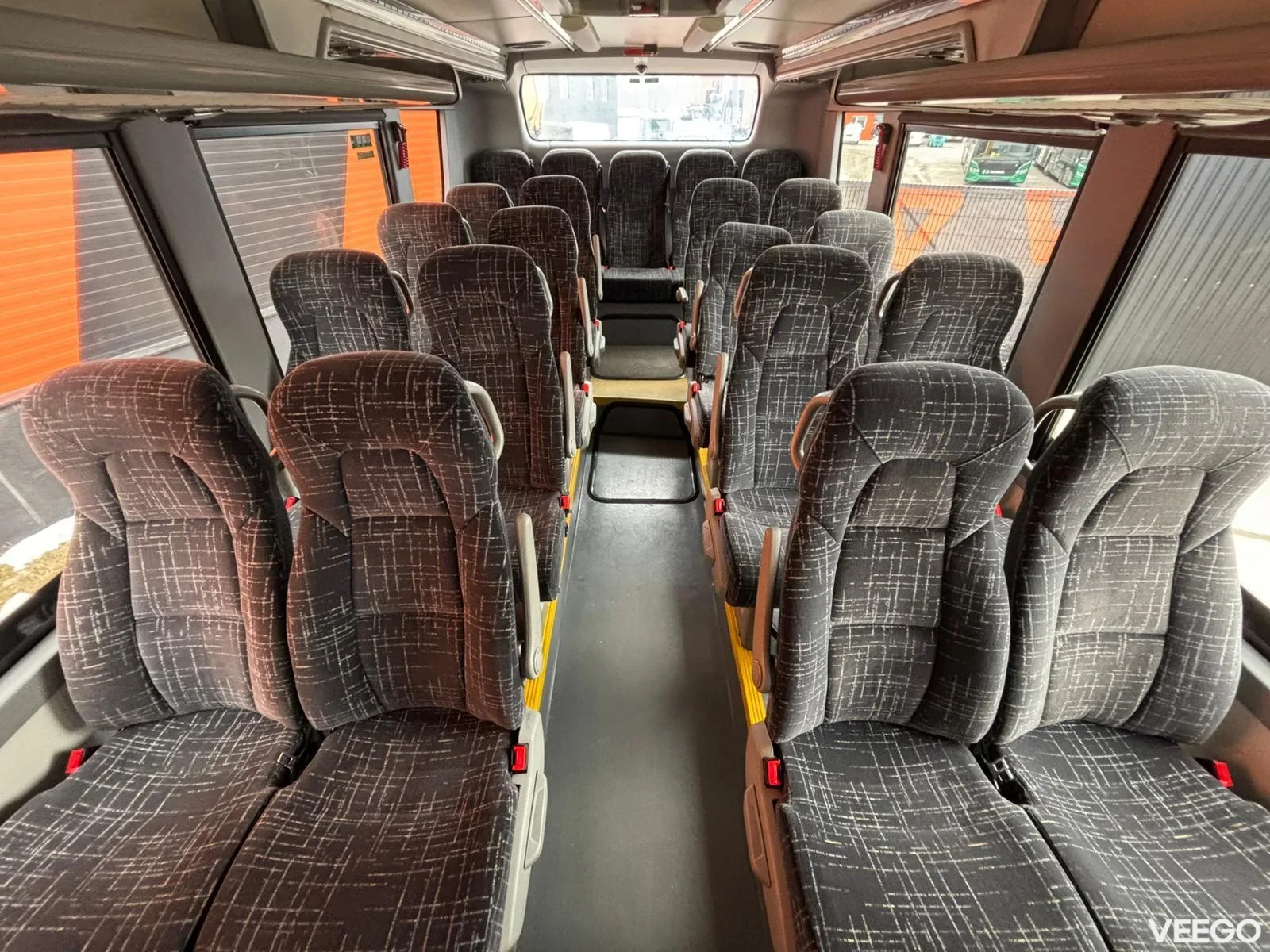 Volvo B8R AC / AUXILIARY HEATING / WHEELCHAIR LIFT 240kW