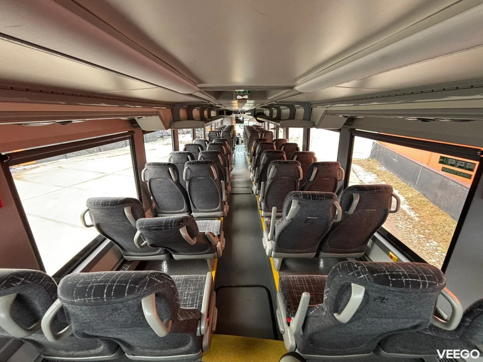 Volvo B8R AC / AUXILIARY HEATING / WHEELCHAIR LIFT 240kW