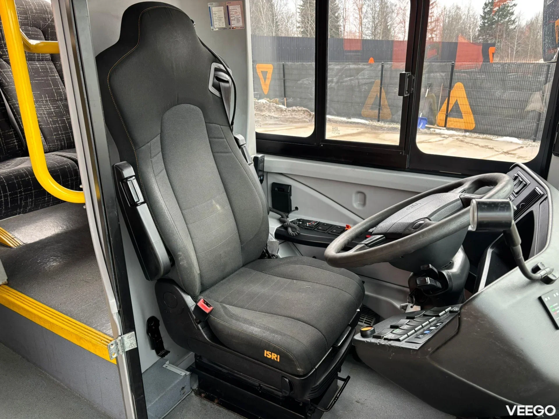 Volvo B8R AC / AUXILIARY HEATING / WHEELCHAIR LIFT 240kW