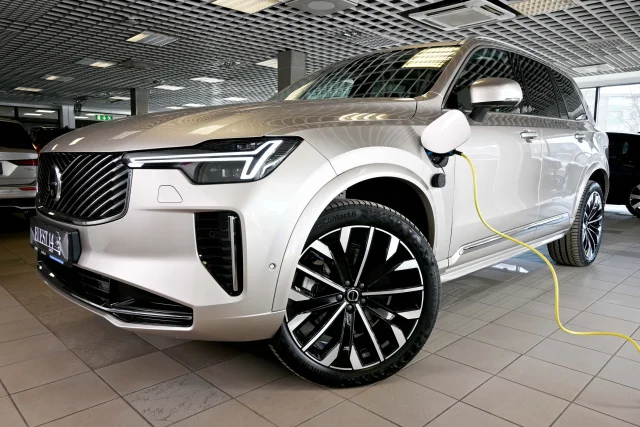 Image of Volvo XC90 4C AWD H&K BRIGHT 7 INTELLI SAFE PRO MY26 2 335kW