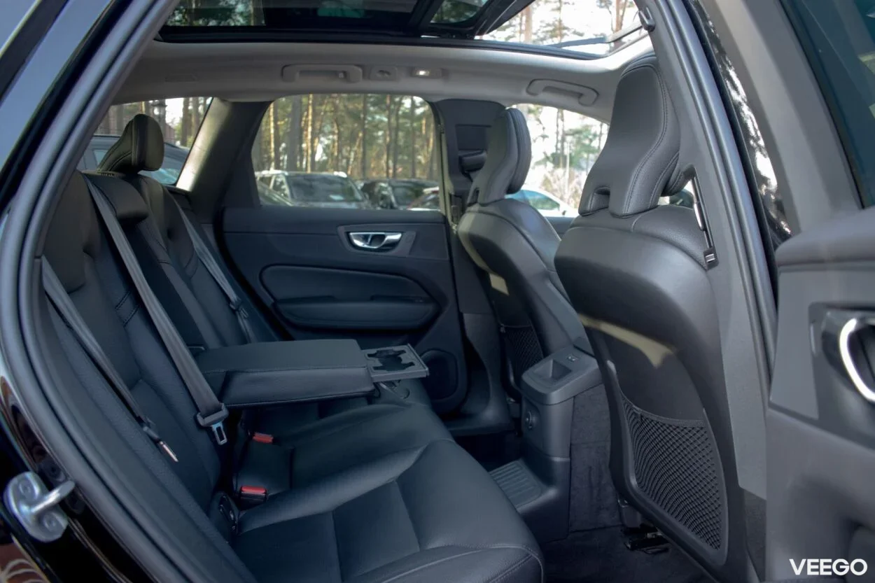 Volvo XC60 AWD DARK Plus Intelli Safe PRO Wntr 2 335kW