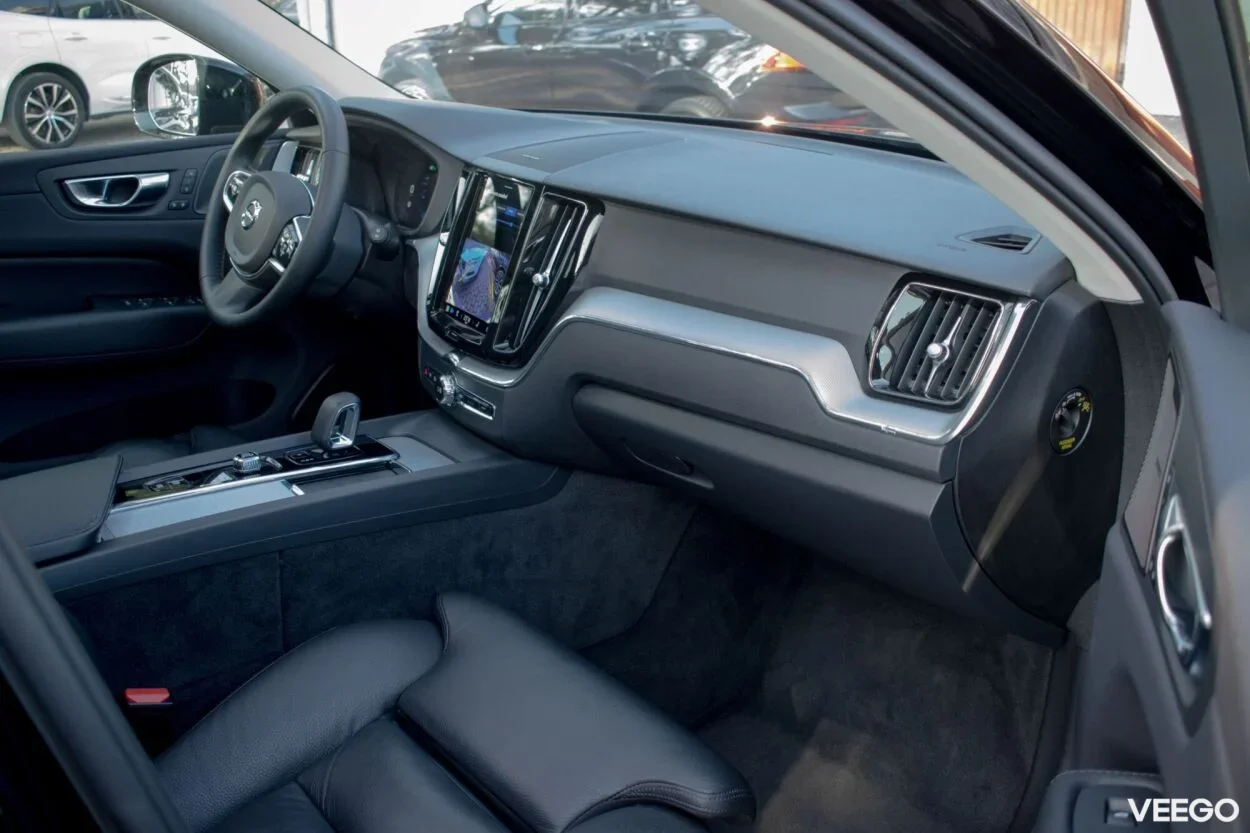 Volvo XC60 AWD DARK Plus Intelli Safe PRO Wntr 2 335kW