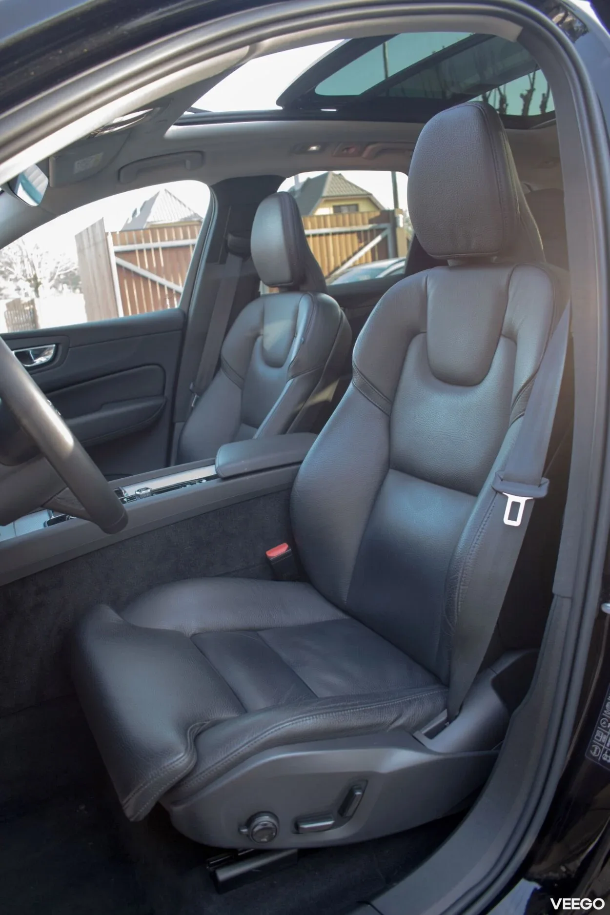 Volvo XC60 AWD DARK Plus Intelli Safe PRO Wntr 2 335kW