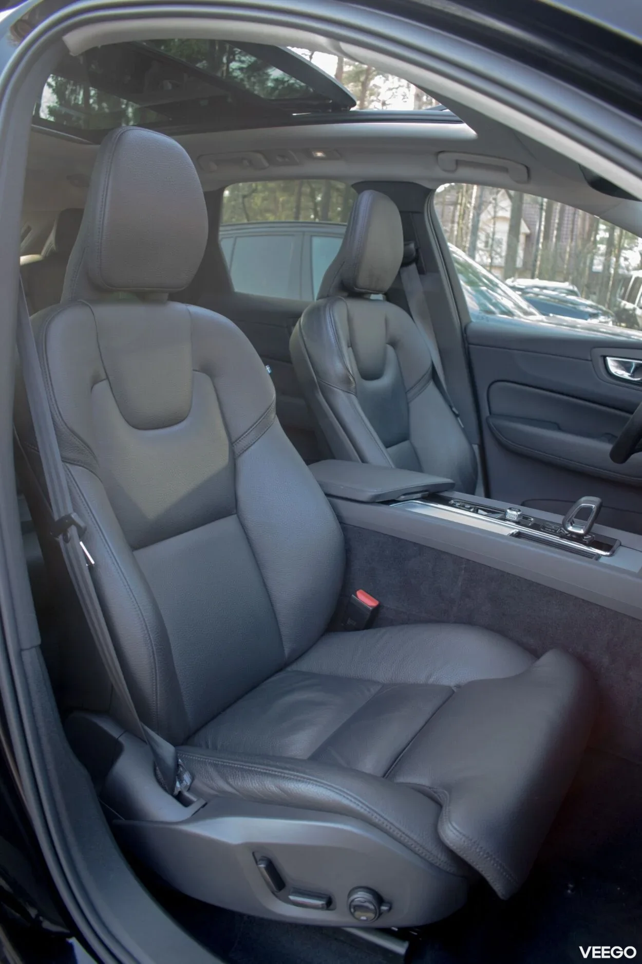 Volvo XC60 AWD DARK Plus Intelli Safe PRO Wntr 2 335kW