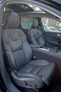 Volvo XC60 AWD DARK Plus Intelli Safe PRO Wntr 2 335kW thumbnail