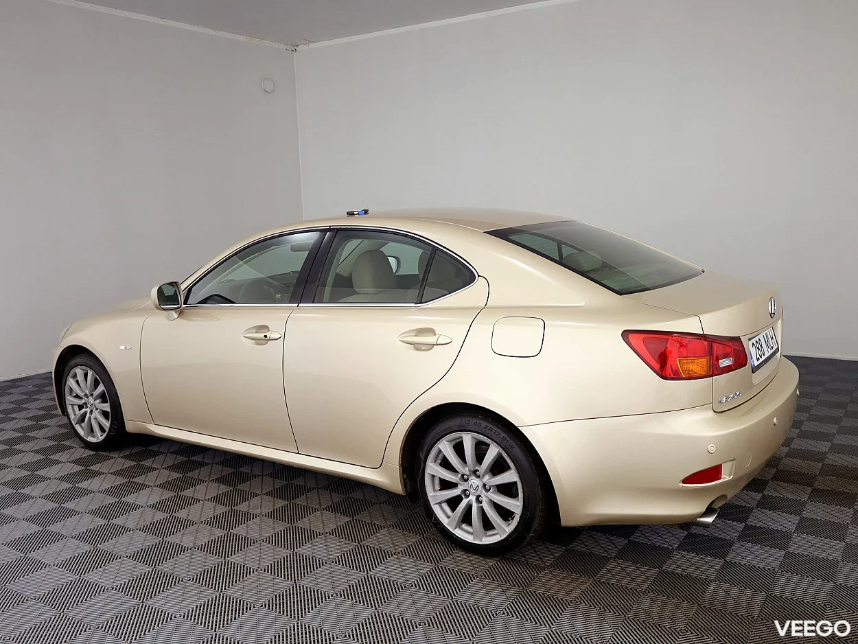 Lexus IS 250 2.5 154kW