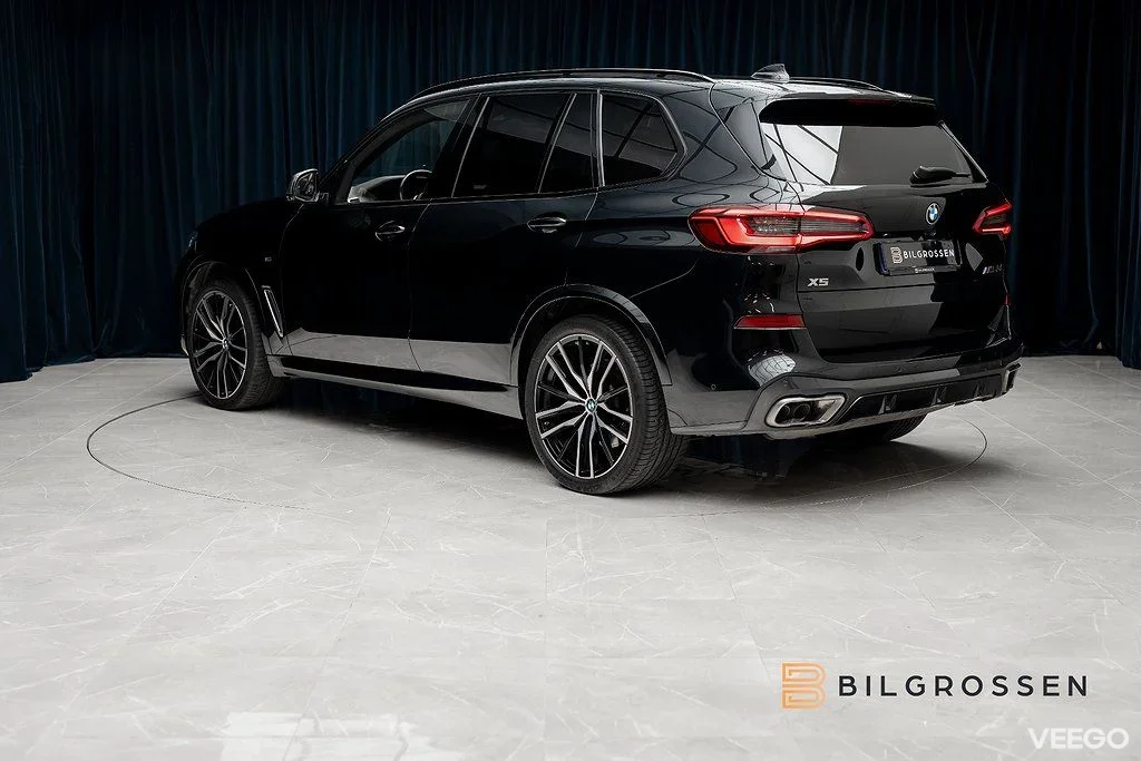 BMW X5 M50i xDrive V8 530hk Innovation H/K Panorama Laser 390kW