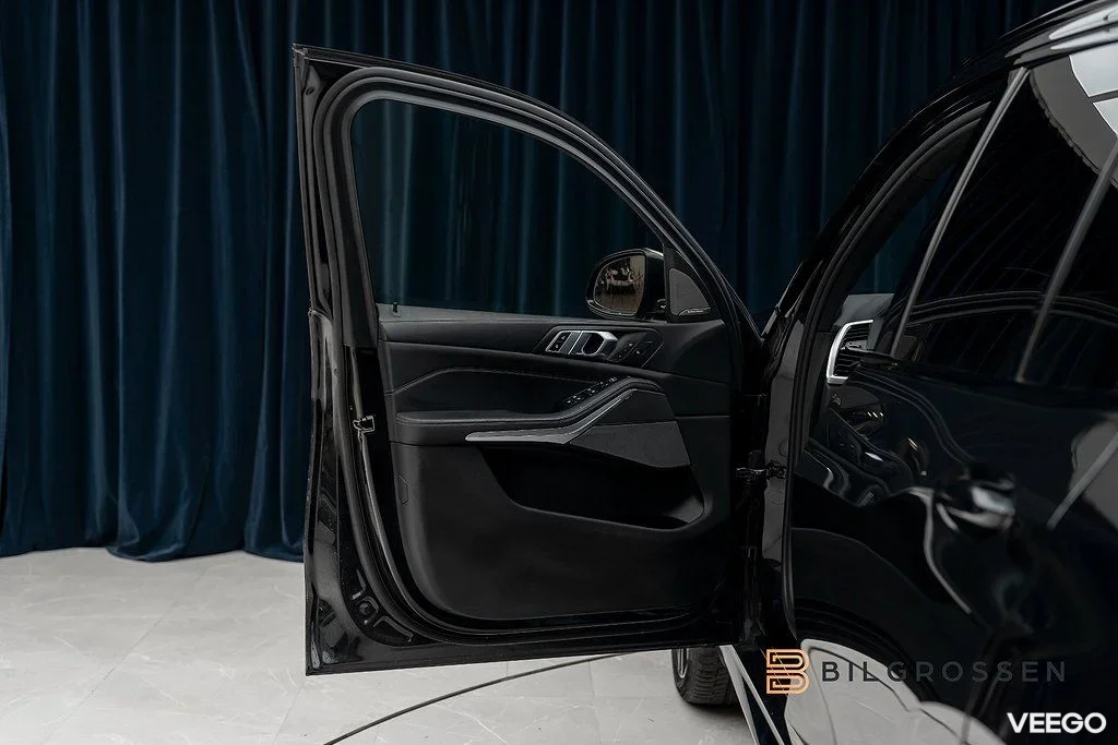 BMW X5 M50i xDrive V8 530hk Innovation H/K Panorama Laser 390kW