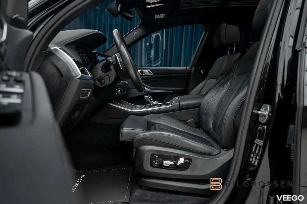 BMW X5 M50i xDrive V8 530hk Innovation H/K Panorama Laser 390kW