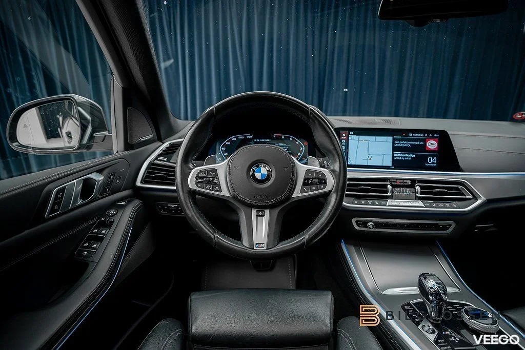 BMW X5 M50i xDrive V8 530hk Innovation H/K Panorama Laser 390kW