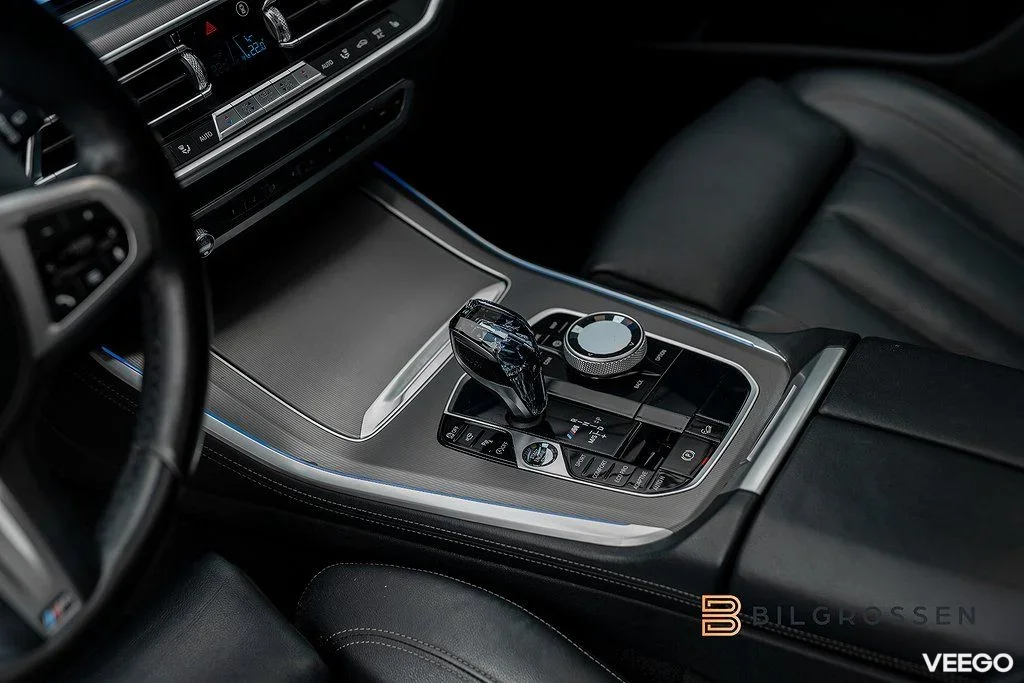 BMW X5 M50i xDrive V8 530hk Innovation H/K Panorama Laser 390kW