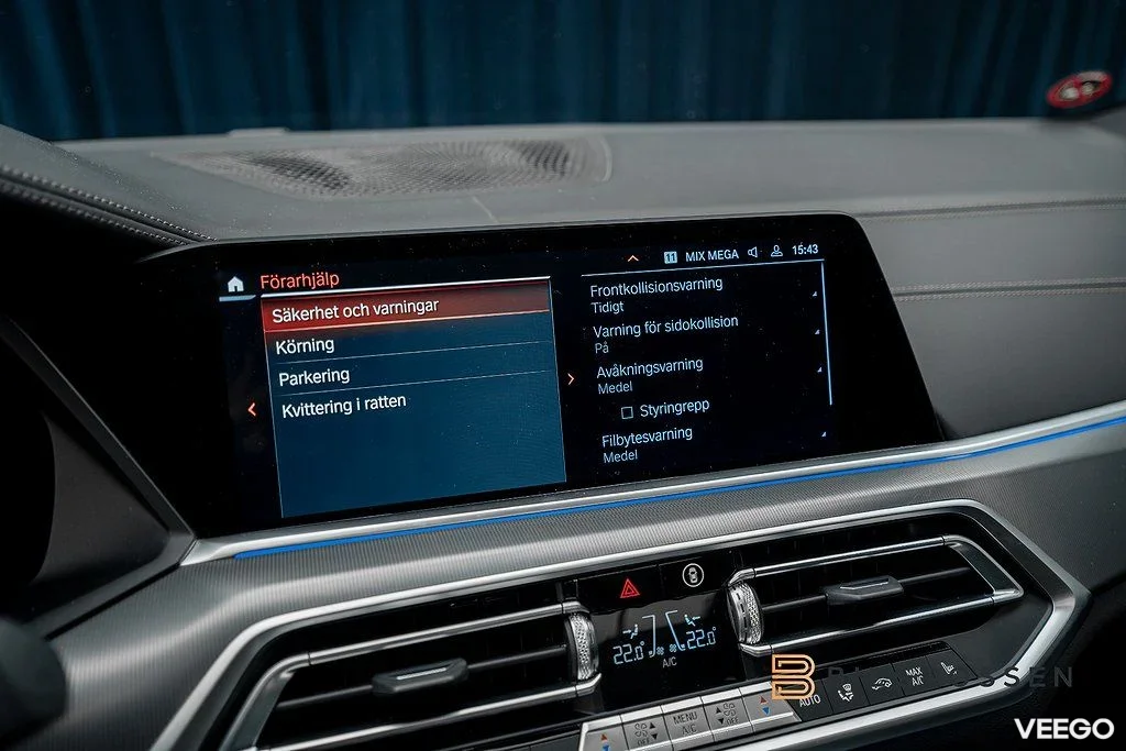 BMW X5 M50i xDrive V8 530hk Innovation H/K Panorama Laser 390kW