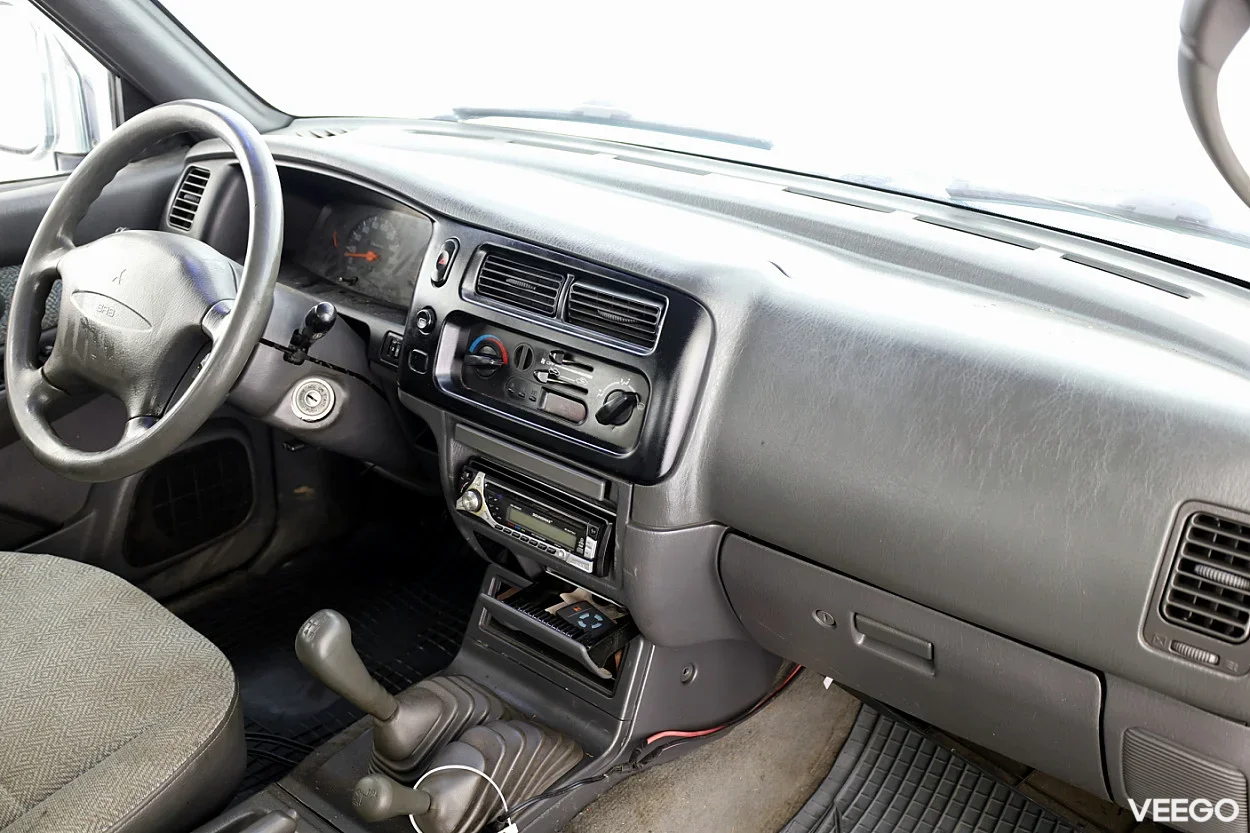 Mitsubishi L200 2.5 73kW