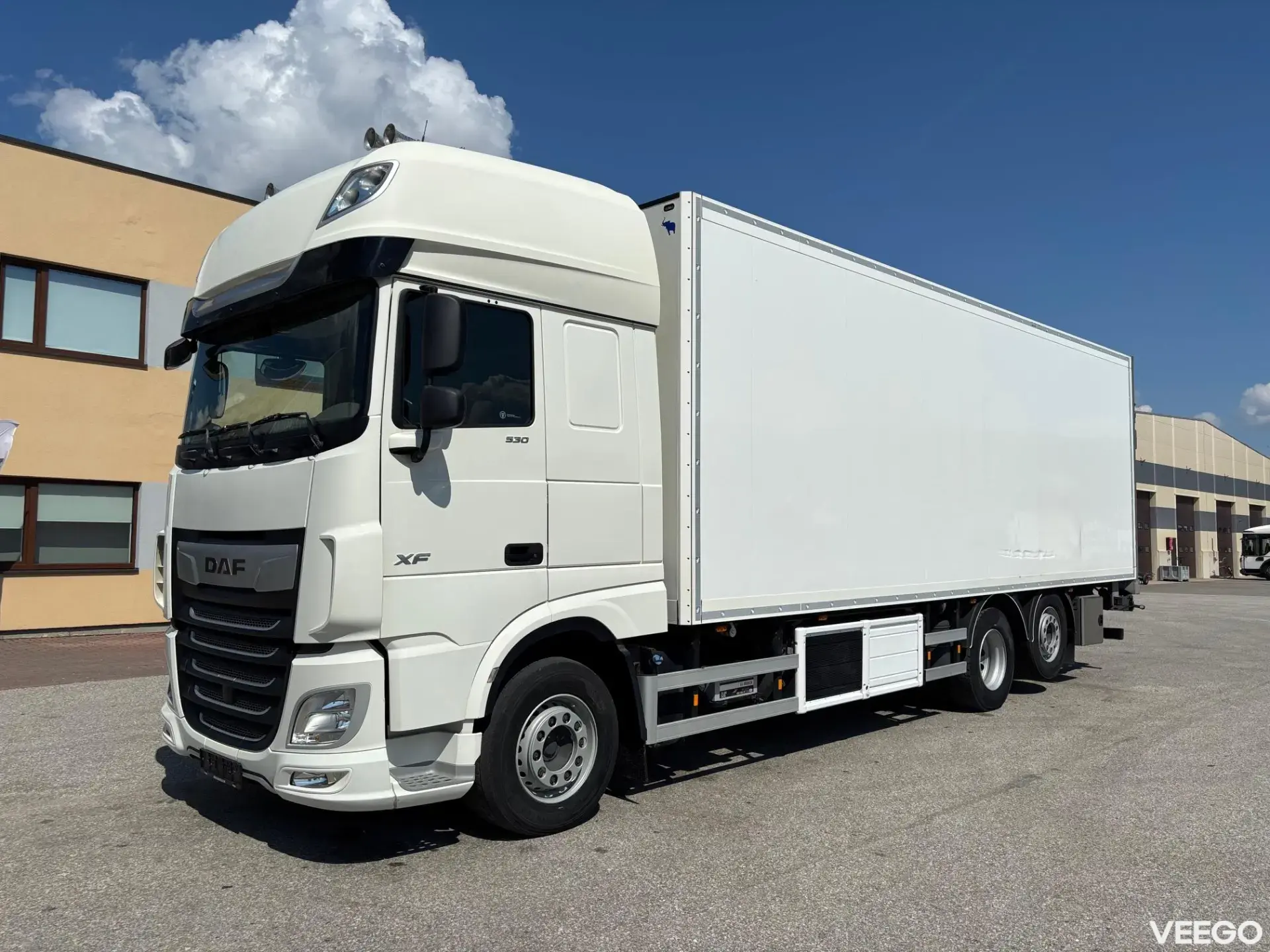 DAF XF 530 6x2 + CARRIER SUPRA 1150U 390kW