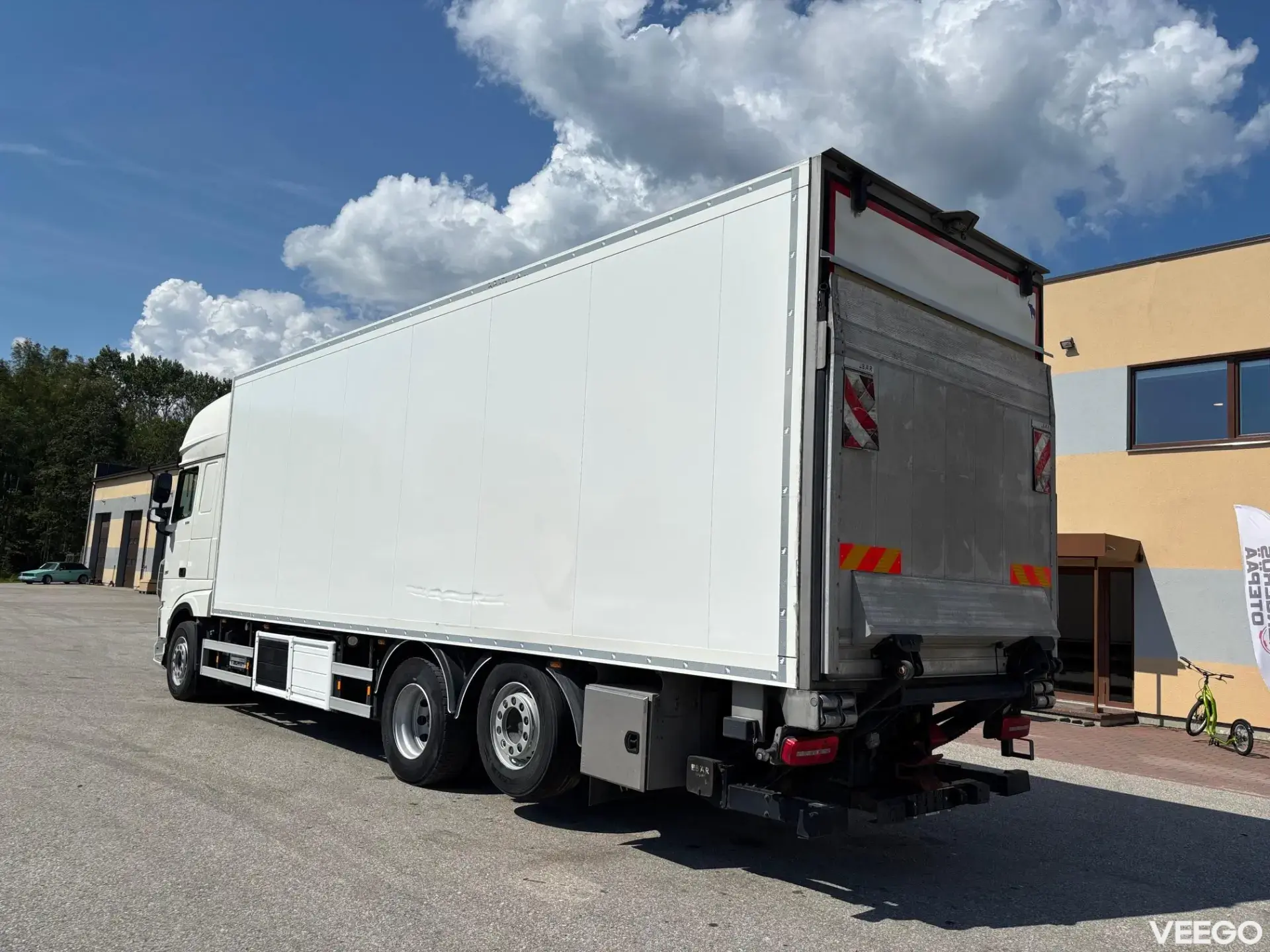 DAF XF 530 6x2 + CARRIER SUPRA 1150U 390kW