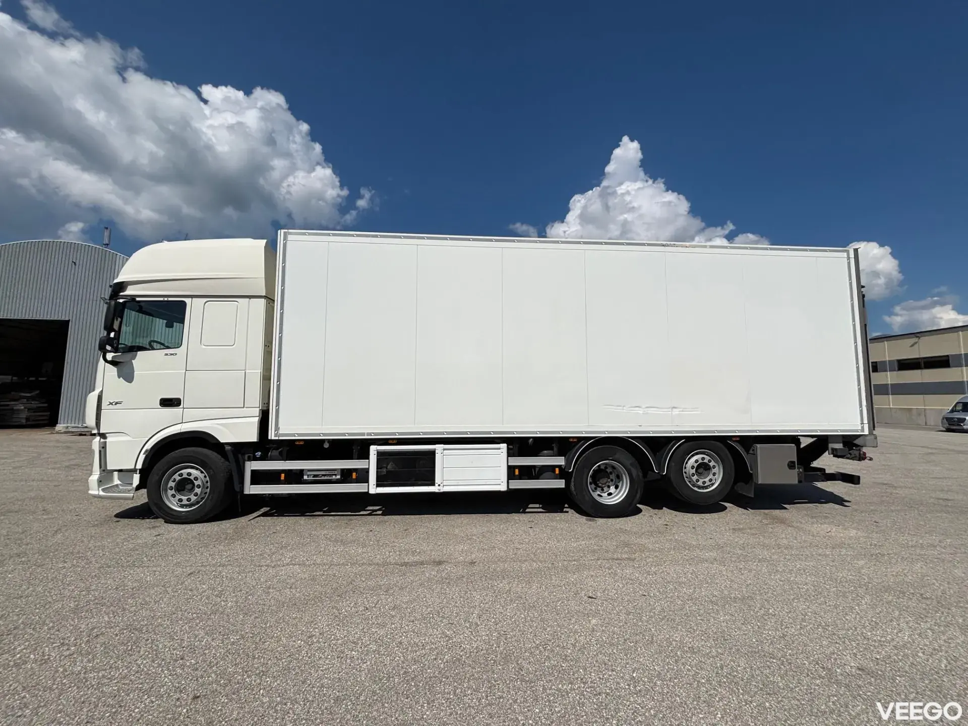 DAF XF 530 6x2 + CARRIER SUPRA 1150U 390kW