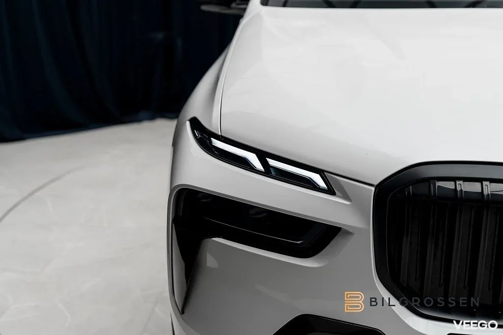 BMW X7 M60i xDrive M Sport Pro Exklusiv 3.99% Sky Lounge B&W MOMS 390kW