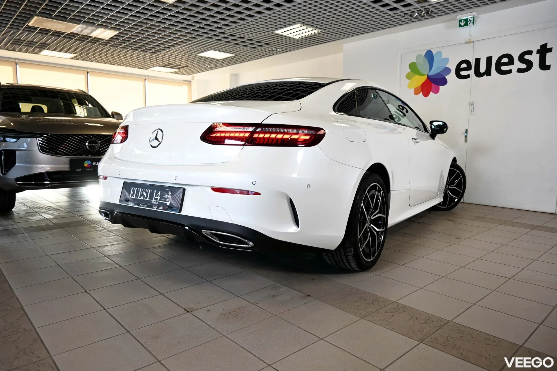 Mercedes-Benz E400 AWD AMG BURMESTER PANO SAFETY PRO FULL 3 243kW