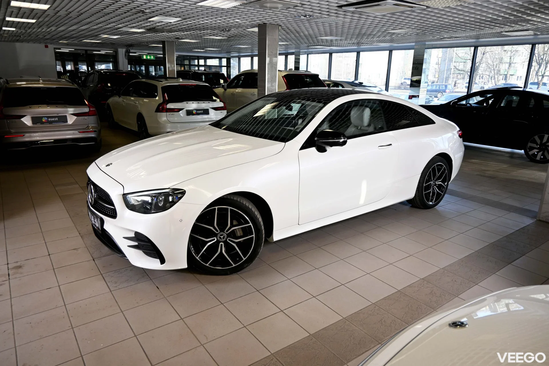 Mercedes-Benz E400 AWD AMG BURMESTER PANO SAFETY PRO FULL 3 243kW