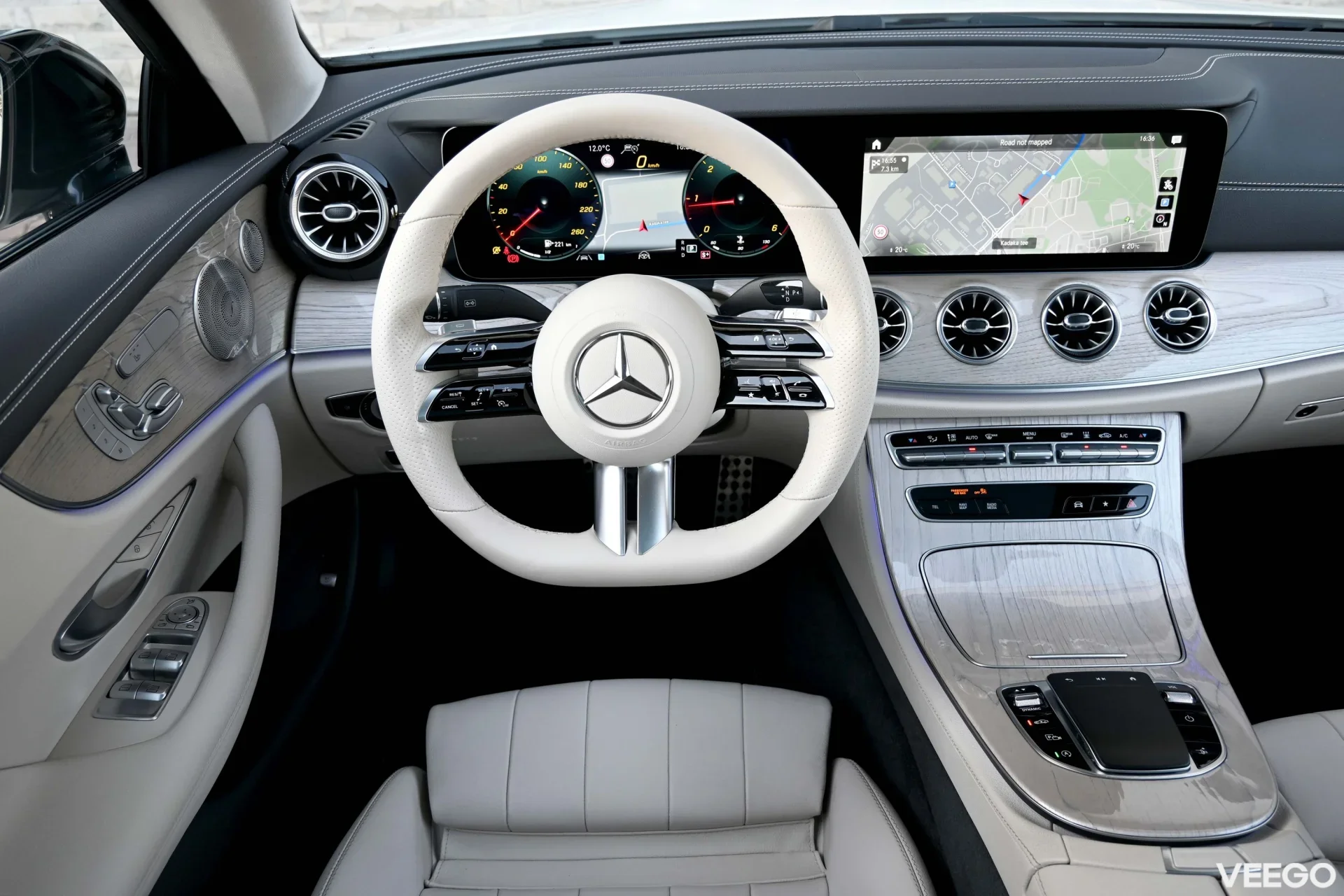 Mercedes-Benz E400 AWD AMG BURMESTER PANO SAFETY PRO FULL 3 243kW