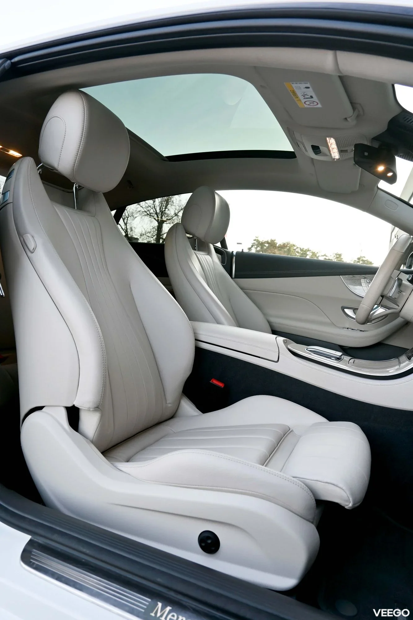 Mercedes-Benz E400 AWD AMG BURMESTER PANO SAFETY PRO FULL 3 243kW