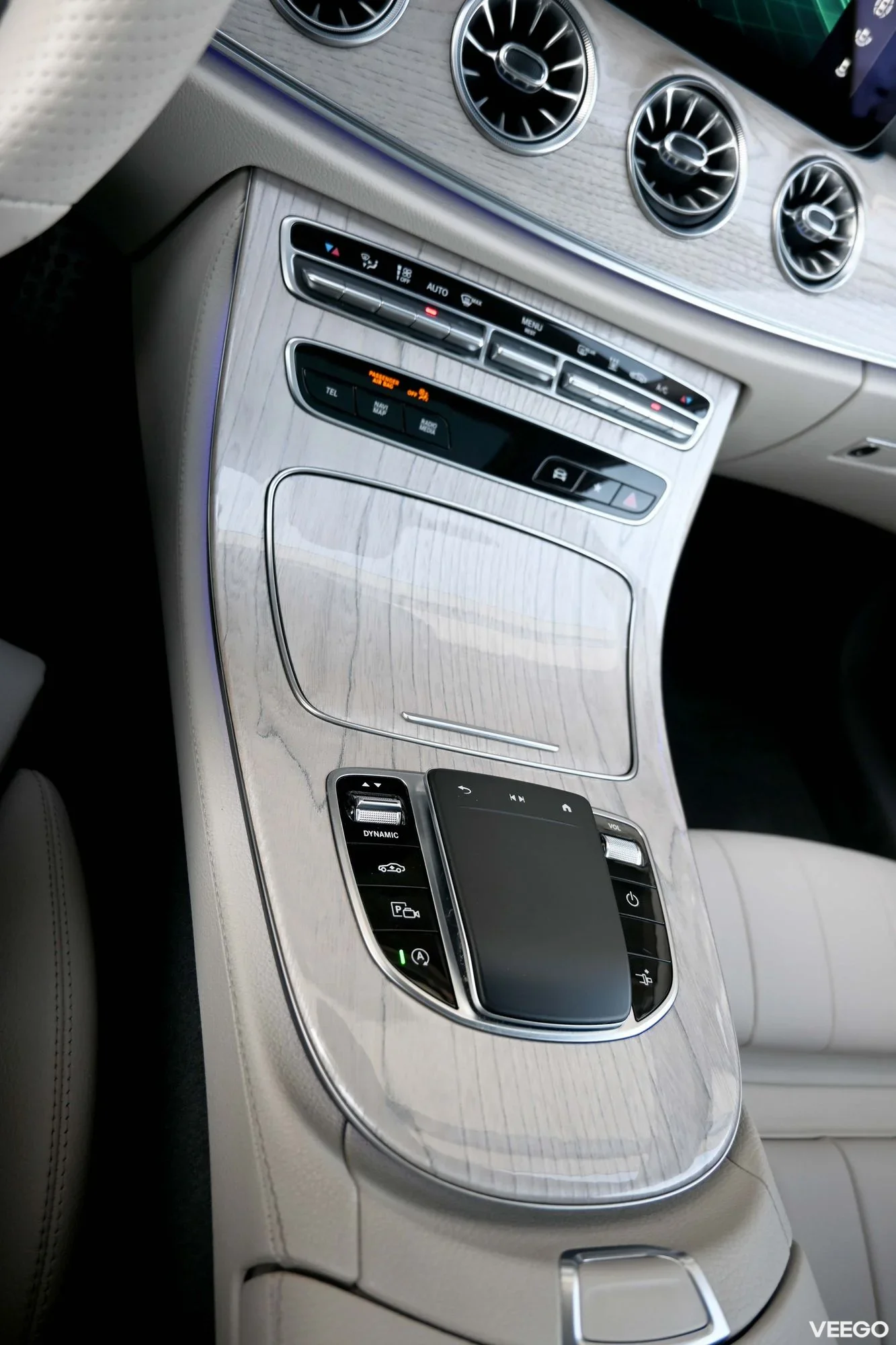 Mercedes-Benz E400 AWD AMG BURMESTER PANO SAFETY PRO FULL 3 243kW