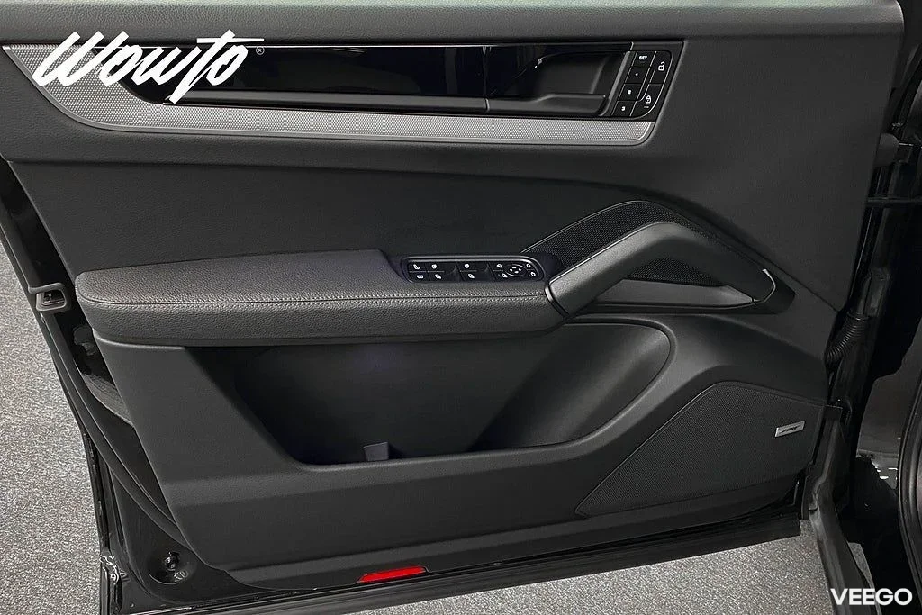 Porsche Cayenne Coupé E-Hybrid 470HK /Massage /Bose /Moms/4.95% 346kW