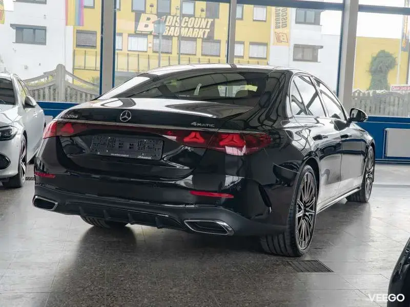 Mercedes-Benz E220 2.0 145kW