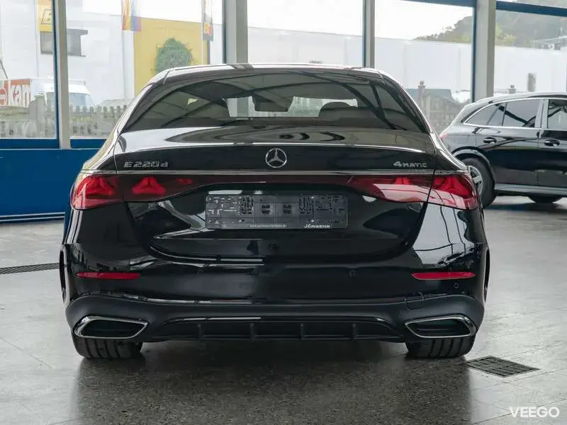 Mercedes-Benz E220 2.0 145kW