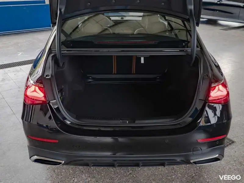 Mercedes-Benz E220 2.0 145kW