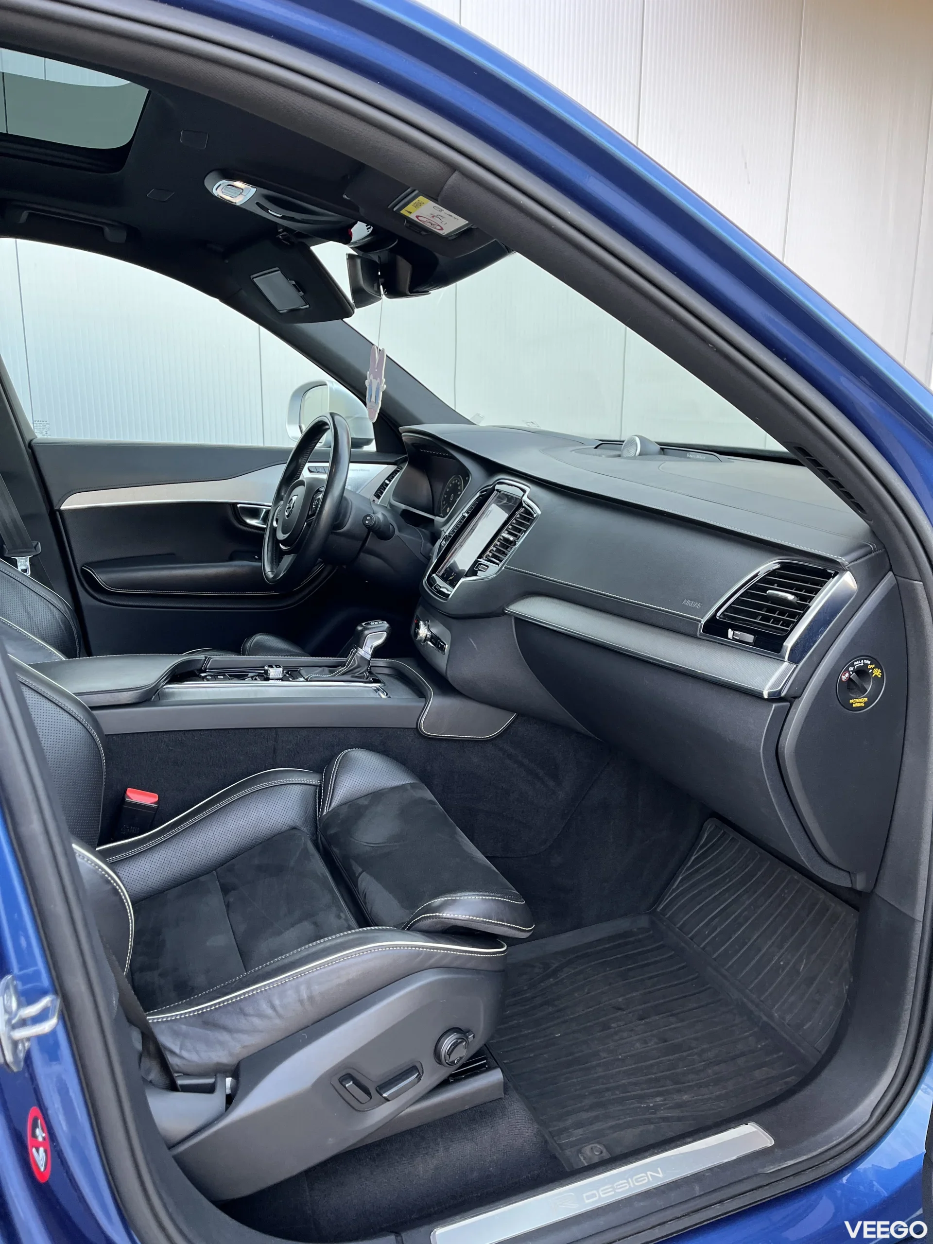 Volvo XC90 R-Design/HUD/B&W/7-seat/pano 2.0 165kW