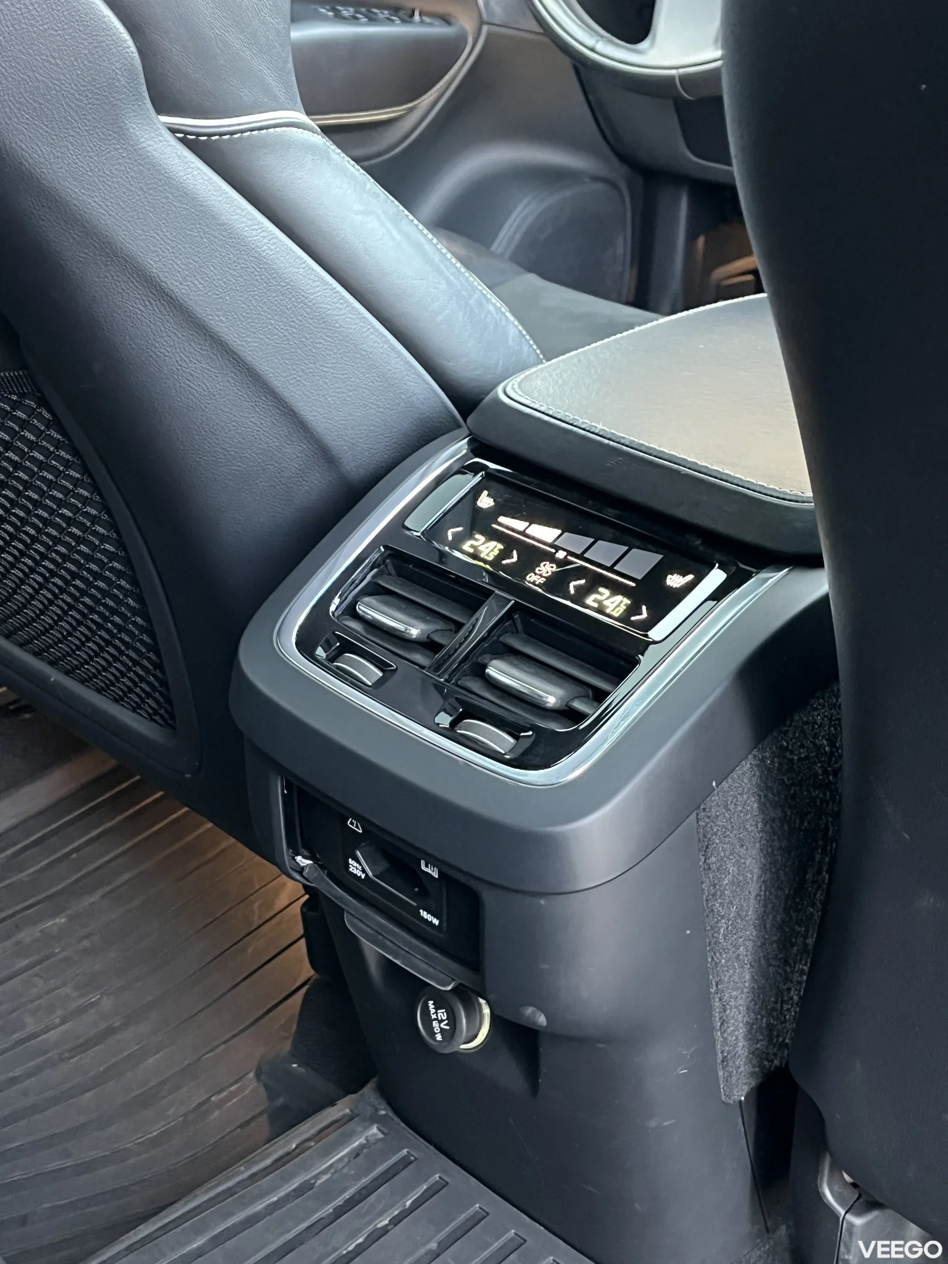 Volvo XC90 R-Design/HUD/B&W/7-seat/pano 2.0 165kW