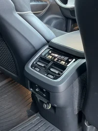 Volvo XC90 R-Design/HUD/B&W/7-seat/pano 2.0 165kW thumbnail