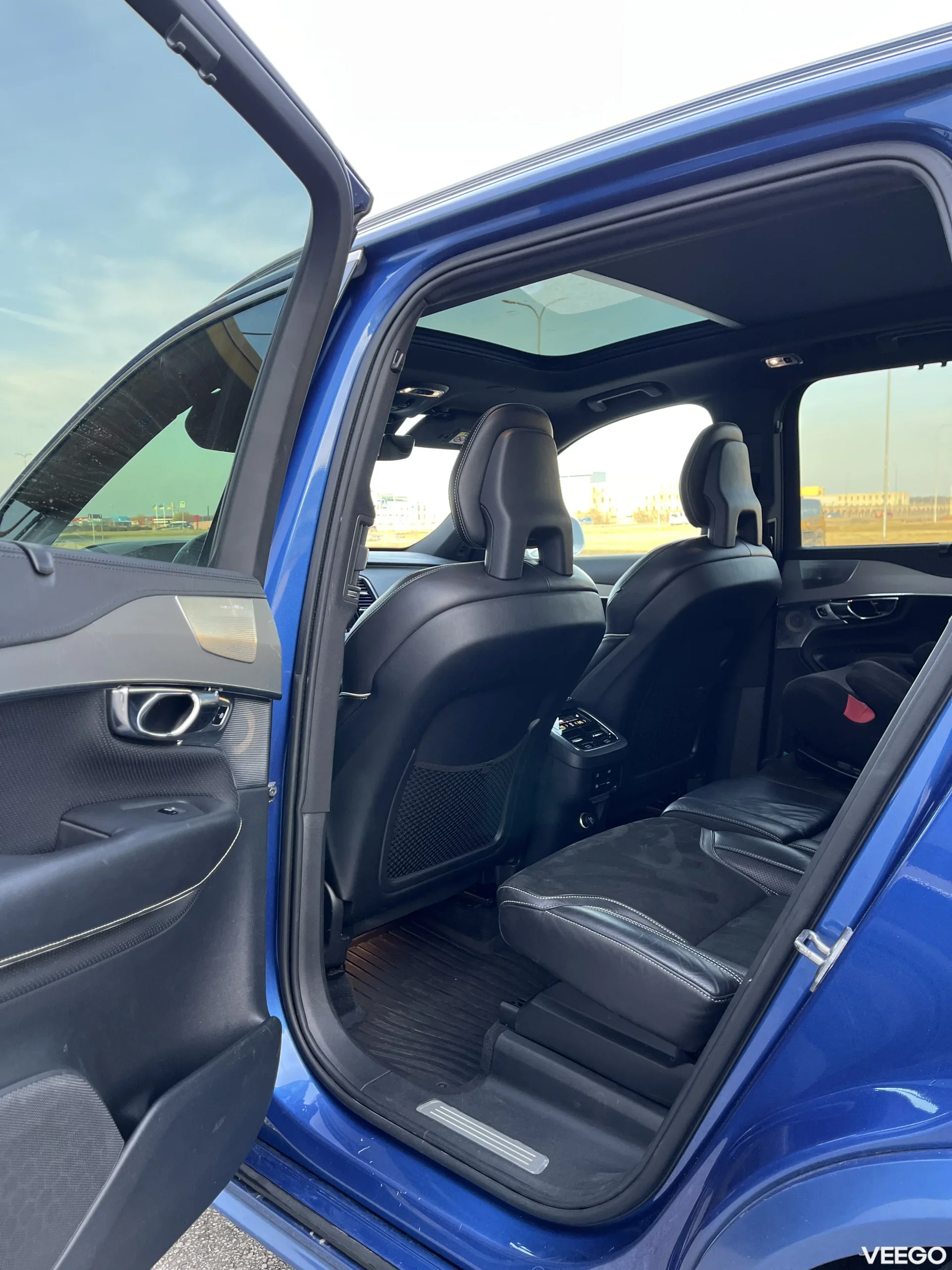 Volvo XC90 R-Design/HUD/B&W/7-seat/pano 2.0 165kW