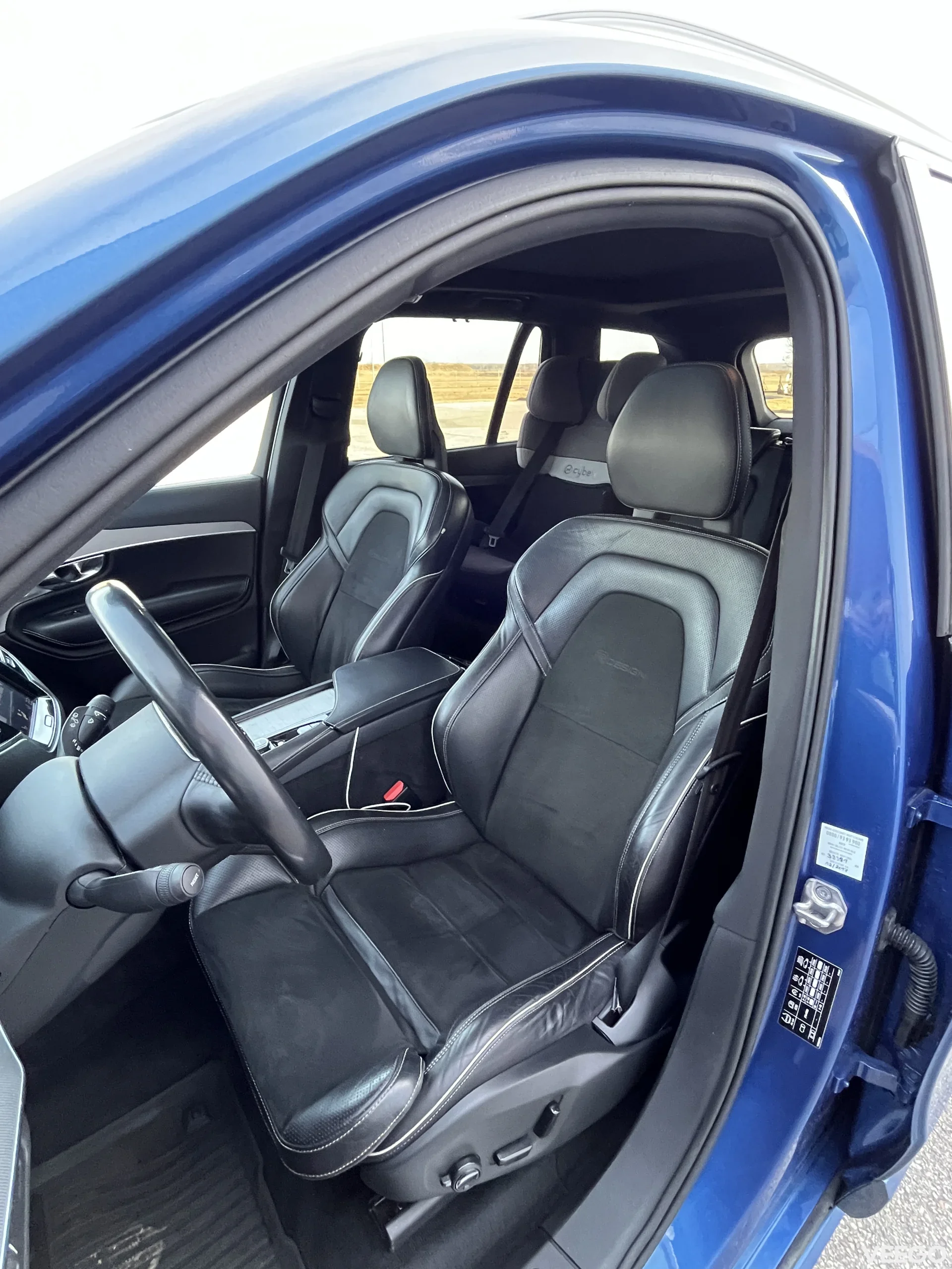 Volvo XC90 R-Design/HUD/B&W/7-seat/pano 2.0 165kW