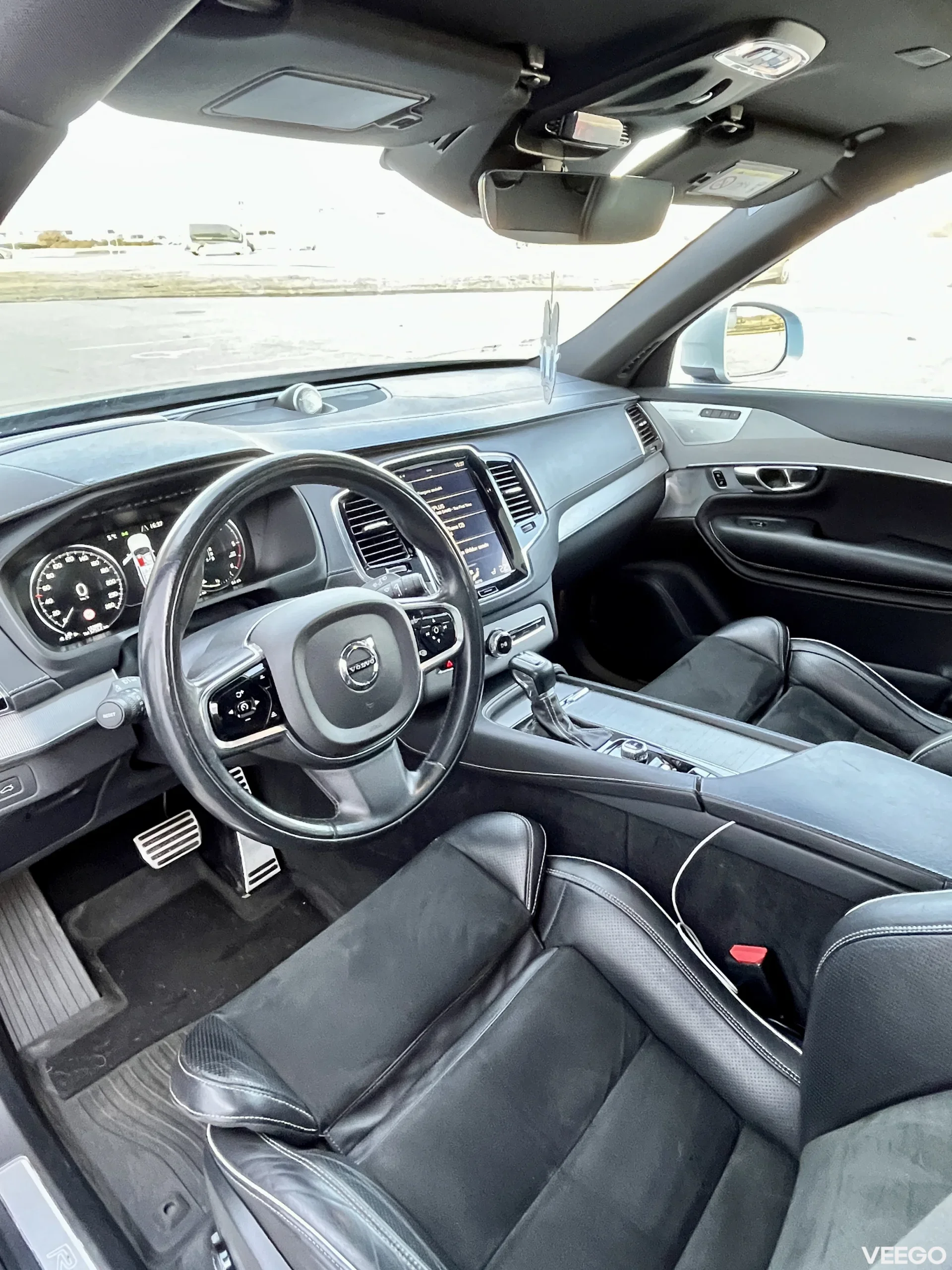 Volvo XC90 R-Design/HUD/B&W/7-seat/pano 2.0 165kW