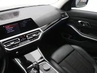 BMW 320 2 140kW thumbnail