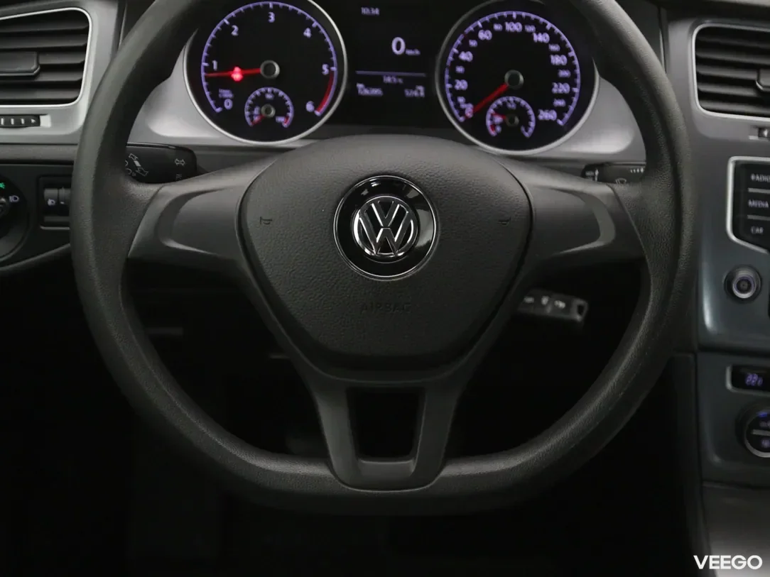 Volkswagen Golf 1.6 81kW