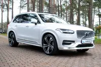 Volvo XC90 7s Ultimate Bright Xenium Luxury FULL 2 183kW thumbnail