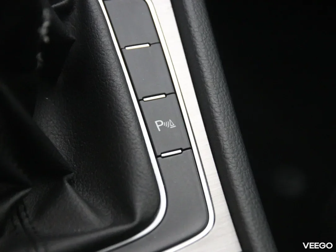 Volkswagen Golf 1.6 81kW