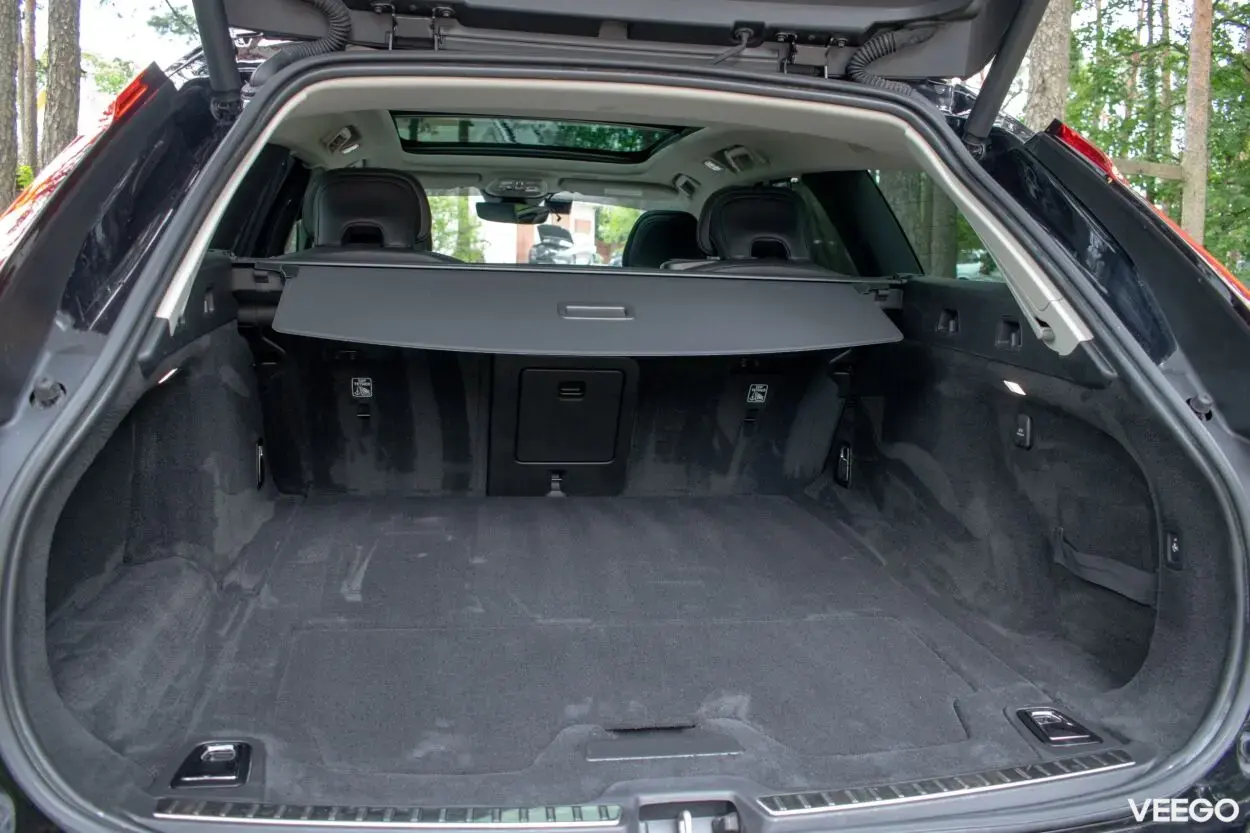 Volvo V90 Cross Country ULTIMATE Xenium FULLOPT 2 183kW