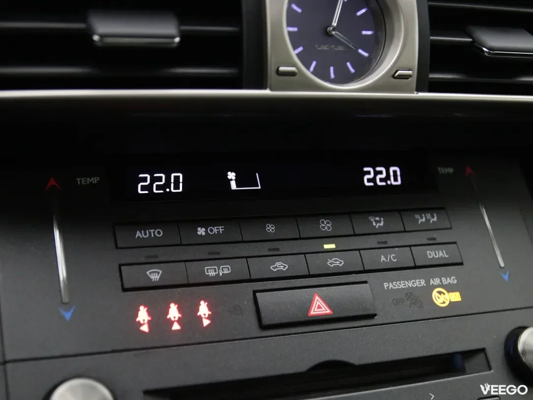 Lexus is-300 2.5 164kW