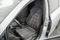 Volkswagen Golf 180kW thumbnail