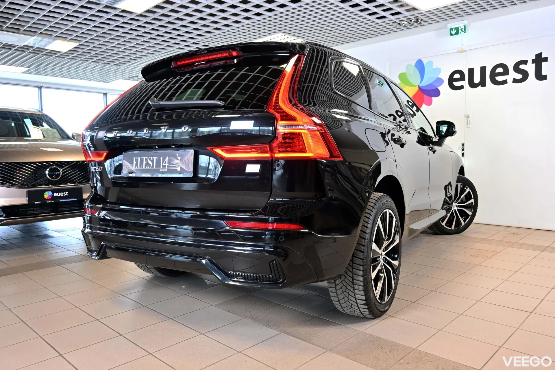 Volvo XC60 AWD T6 H&K LUXURY ULTIMATE DARK INTELLI SAFE MY23 2 293kW