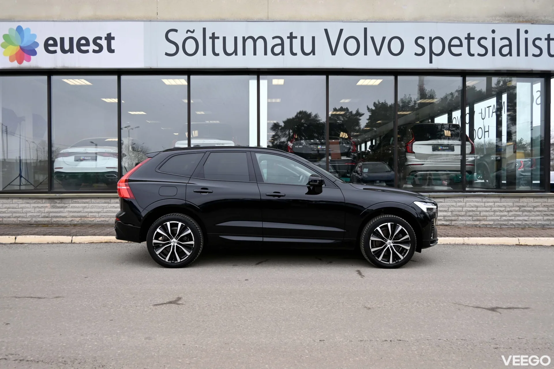 Volvo XC60 AWD T6 H&K LUXURY ULTIMATE DARK INTELLI SAFE MY23 2 293kW
