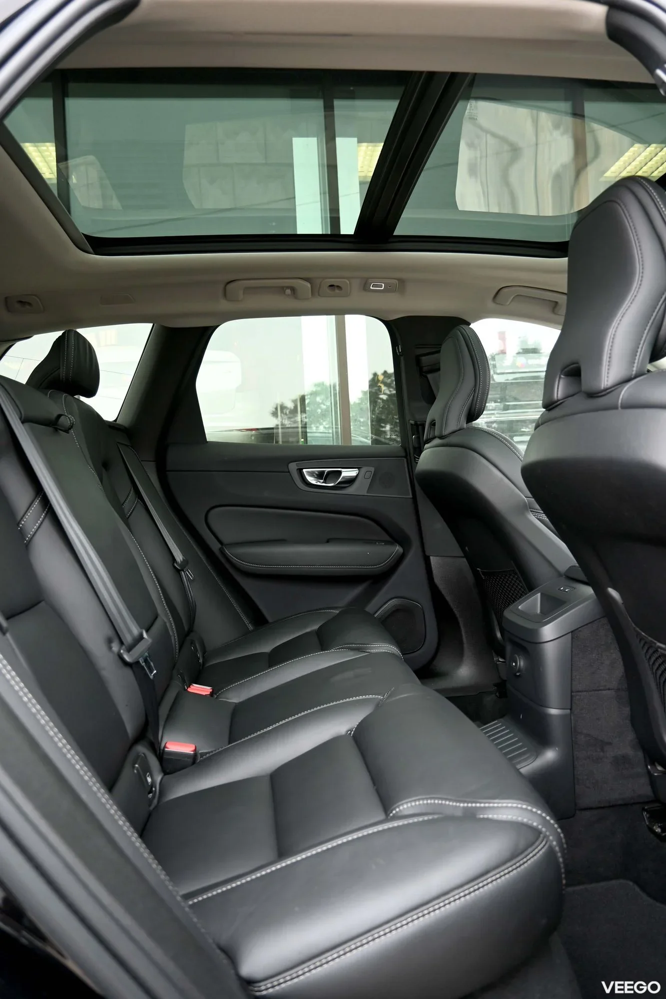 Volvo XC60 AWD T6 H&K LUXURY ULTIMATE DARK INTELLI SAFE MY23 2 293kW