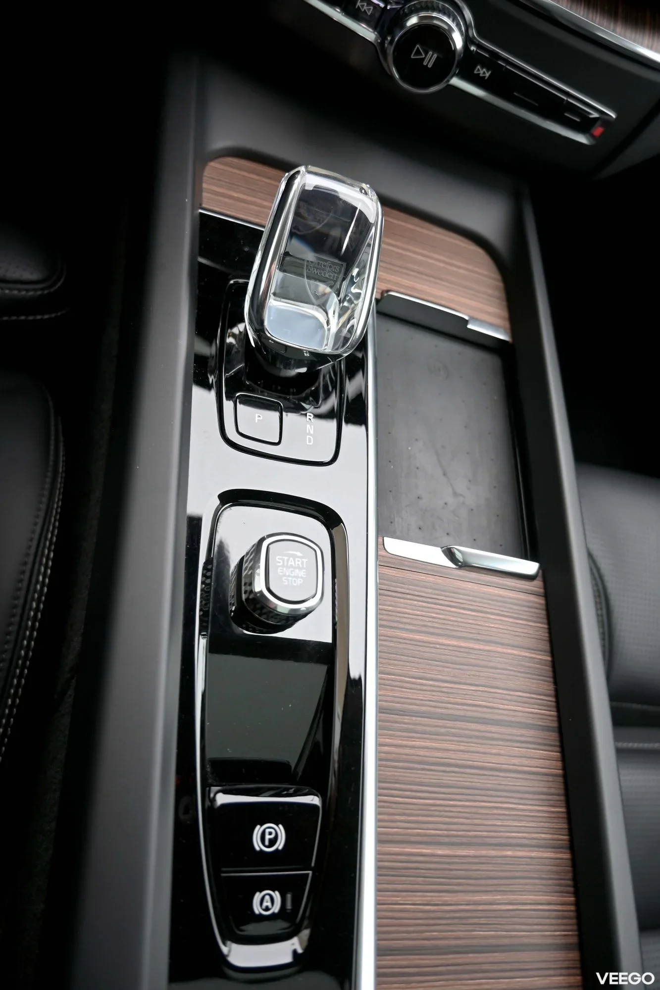 Volvo XC60 AWD T6 H&K LUXURY ULTIMATE DARK INTELLI SAFE MY23 2 293kW